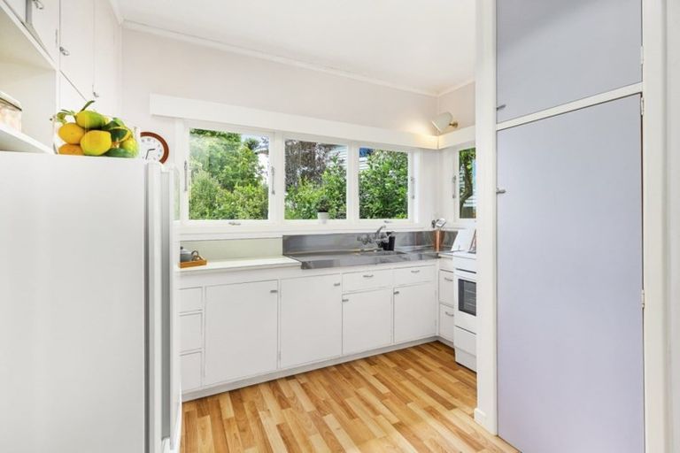 Photo of property in 25 Kahu Road, Paremata, Porirua, 5024