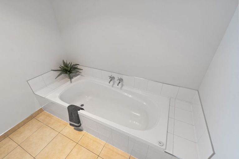 Photo of property in 15 Harrys Way, Redwood, Christchurch, 8051