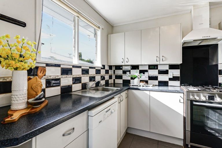 Photo of property in 98 Storey Avenue, Forest Lake, Hamilton, 3200