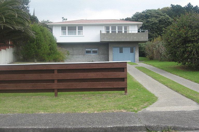 Photo of property in 18 Tarawa Street, Paekakariki, 5034