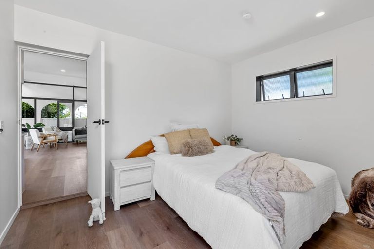 Photo of property in 2/26 Salem Place, Torbay, Auckland, 0630