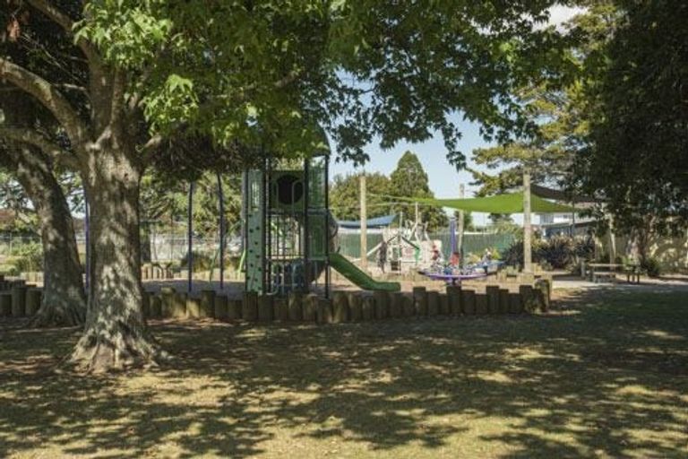 Photo of property in 12 Pipi Crescent, Mahia, 4198