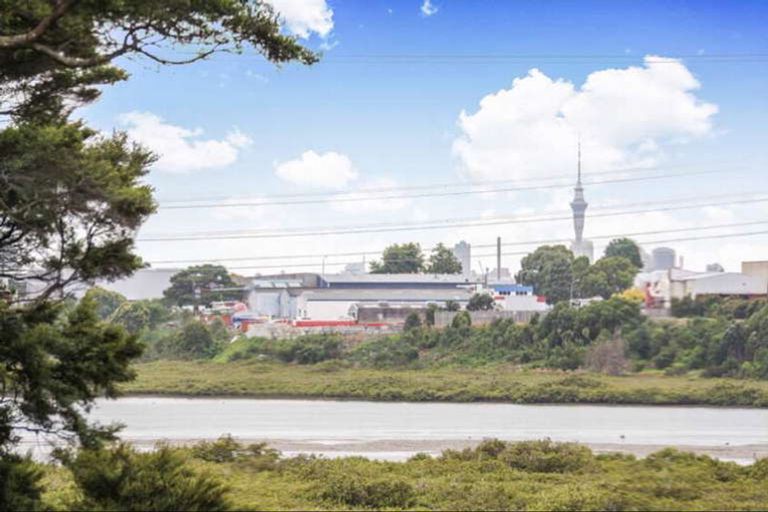 Photo of property in 14 Talavera Place, Te Atatu South, Auckland, 0602