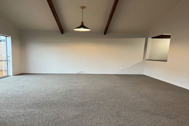 Photo of property in 38 Lilburn Crescent, Massey, Auckland, 0614