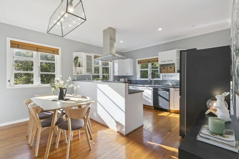 Photo of property in 14 Cecil Road, Tawa, Wellington, 5028