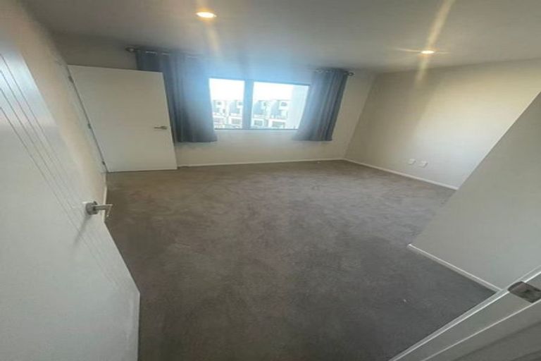 Photo of property in 3 Lemon Tree Lane, Flat Bush, Auckland, 2019