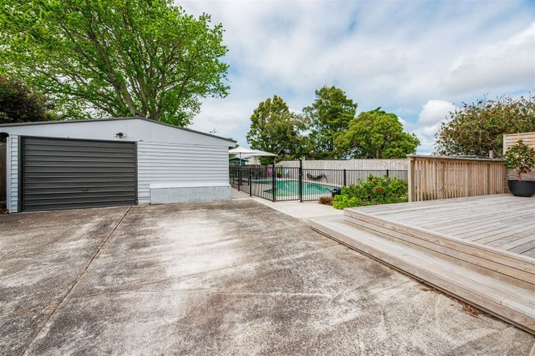 Photo of property in 25 Tiroroa Avenue, Te Atatu South, Auckland, 0610