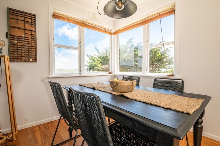 Photo of property in 34 Brooker Grove, Newlands, Wellington, 6037