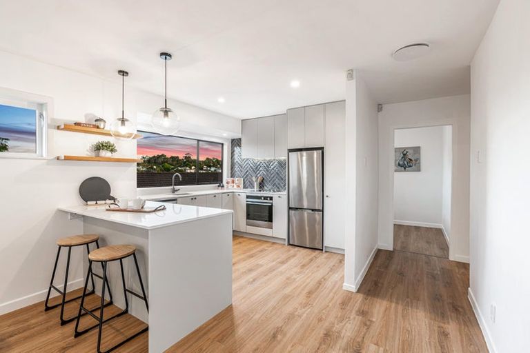 Photo of property in 243a Glengarry Road, Glen Eden, Auckland, 0602