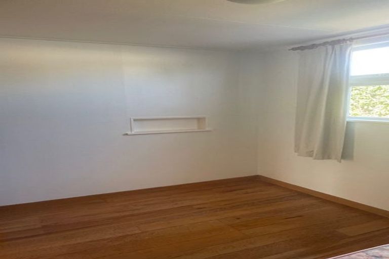 Photo of property in 21 Rauparaha Street, Waikanae Beach, Waikanae, 5036