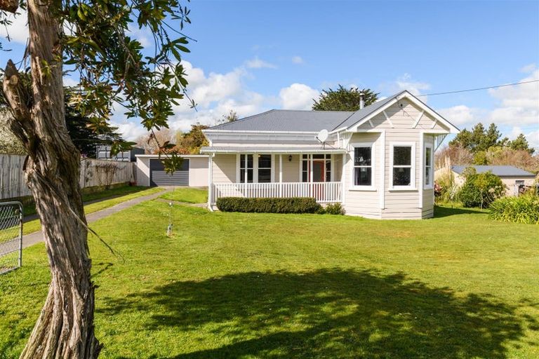 Photo of property in 8 Ngareta Street, Marton, 4710