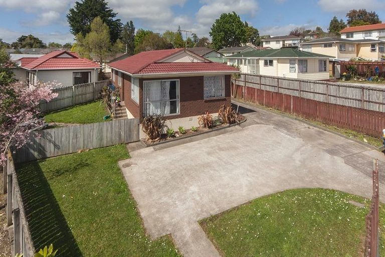 Photo of property in 4 Sabot Place, Massey, Auckland, 0614