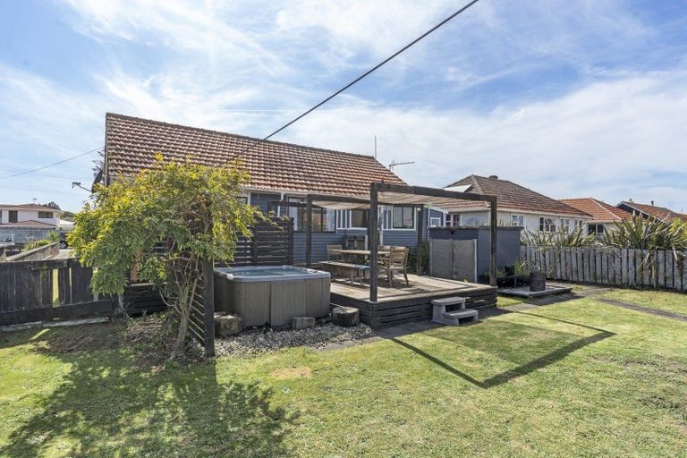 Photo of property in 21 Strange Street, Waitara, 4320