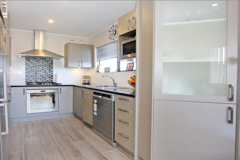 Photo of property in 2/14 Leven Lane, Totara Heights, Auckland, 2105