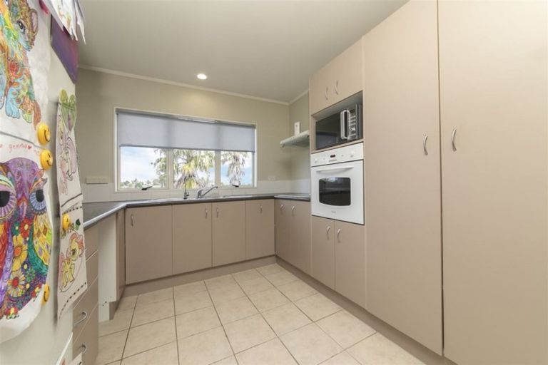 Photo of property in 5 Tellin Close, Massey, Auckland, 0614