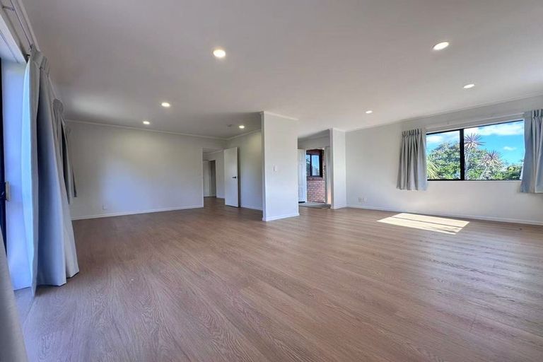 Photo of property in 39 Golfland Drive, Golflands, Auckland, 2013