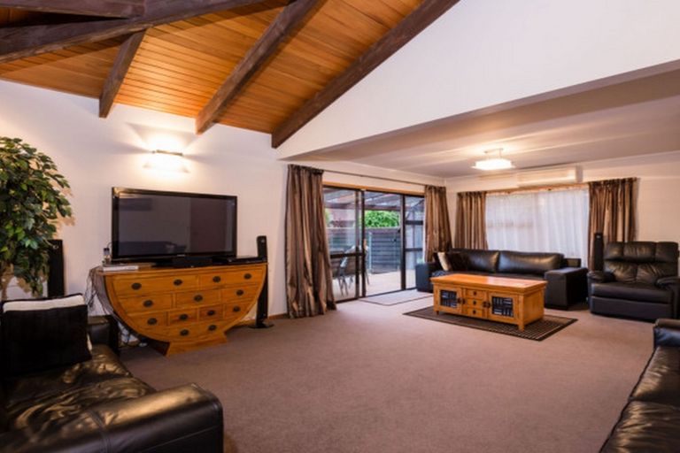 Photo of property in 23 Eleanor Place, Blockhouse Bay, Auckland, 0600