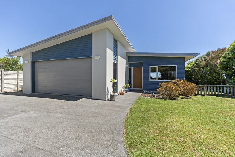 Photo of property in 5d Tui Grove, Oakura, 4314