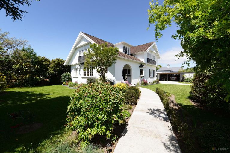 Photo of property in 17 Rhodes Street, Waimate, 7924