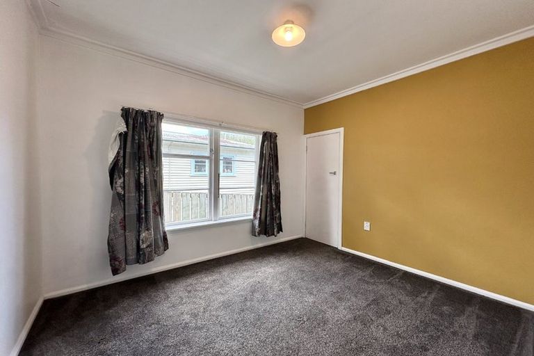 Photo of property in 396 Stokes Valley Road, Stokes Valley, Lower Hutt, 5019