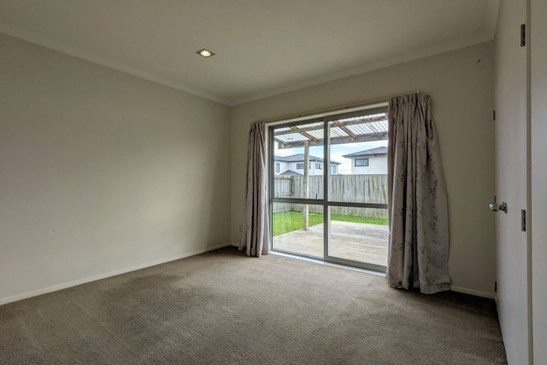 Photo of property in 16 Kira Road, Flat Bush, Auckland, 2016
