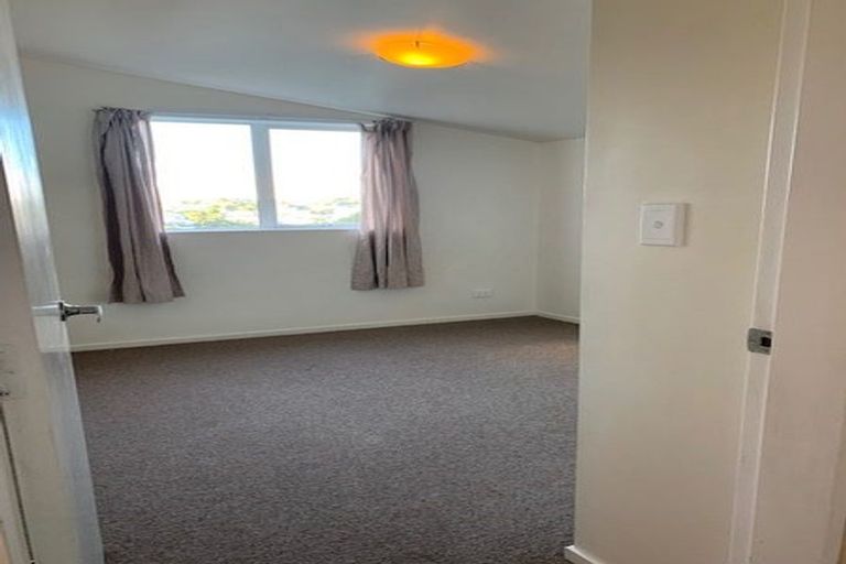 Photo of property in 14 Kopiko Way, Brooklyn, Wellington, 6021