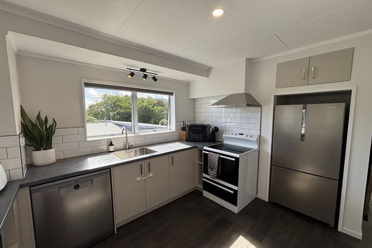 Photo of property in 16 Camellia Avenue, Bell Block, New Plymouth, 4312