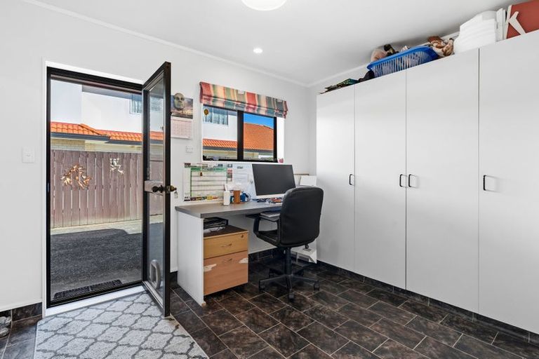 Photo of property in 8 Easton Way, Levin, 5510