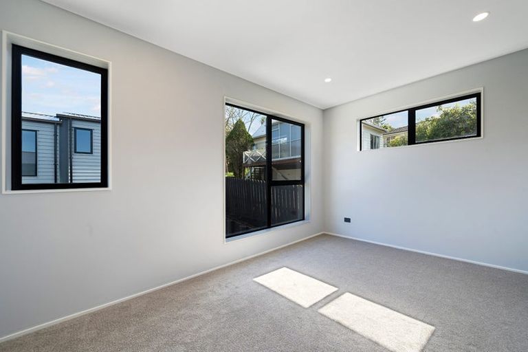 Photo of property in 6c Athena Drive, Totara Vale, Auckland, 0629