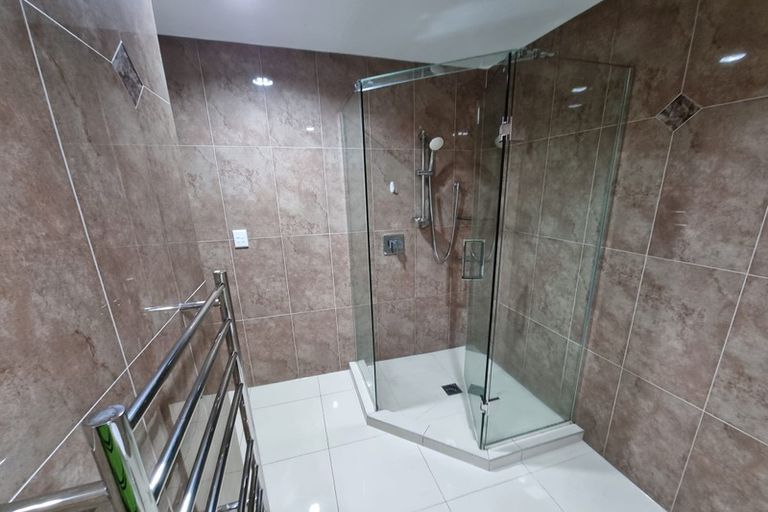 Photo of property in 4 Chieftain Rise, Goodwood Heights, Auckland, 2105