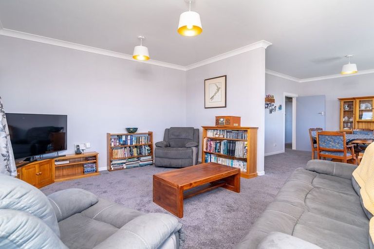 Photo of property in 63 Easther Crescent, Kew, Dunedin, 9012