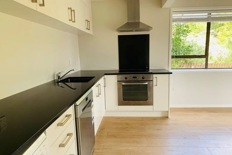 Photo of property in 39 Tamahere Drive, Glenfield, Auckland, 0629