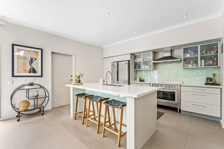 Photo of property in 6 Puriri Boulevard, Orewa, 0931