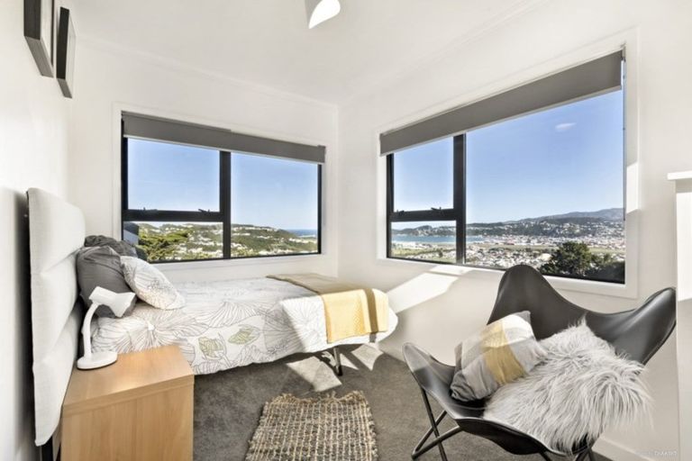 Photo of property in 5 Inverell Way, Seatoun, Wellington, 6022