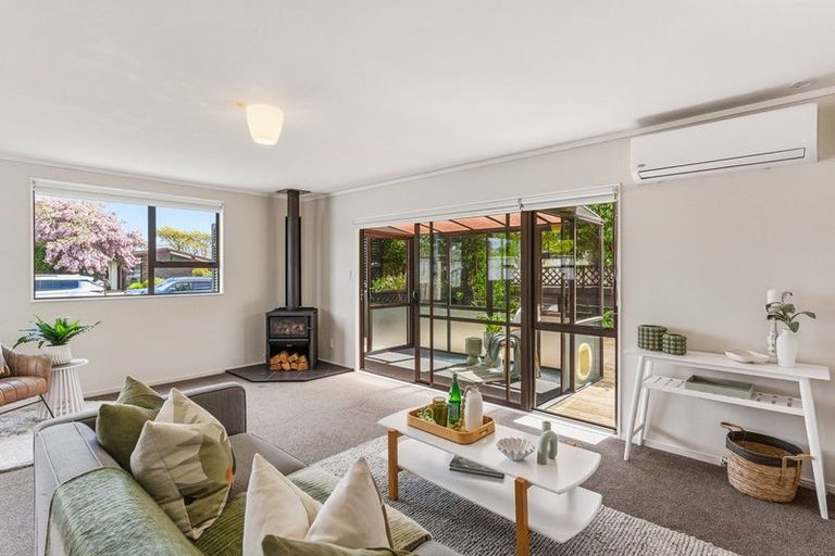 Photo of property in 27 Oriwa Street, Waikanae, 5036