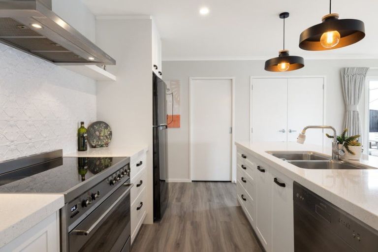 Photo of property in 93 Puhirake Crescent, Pyes Pa, Tauranga, 3112