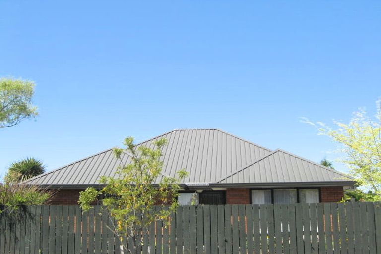 Photo of property in 2/74 Lowry Avenue, Redwood, Christchurch, 8051