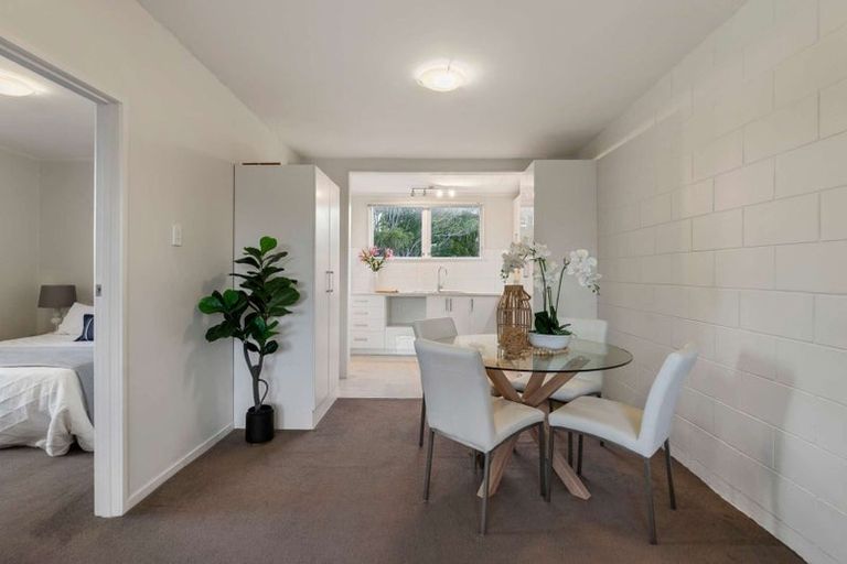 Photo of property in 1/19a Forrest Hill Road, Milford, Auckland, 0620