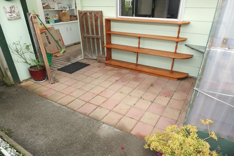 Photo of property in 27 Hennessy Street East, Foxton Beach, Foxton, 4815