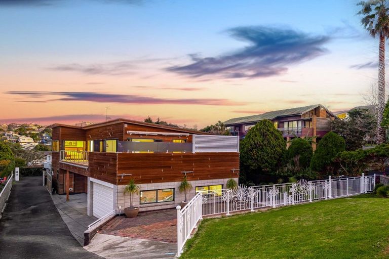 Photo of property in 35 Masterton Road, Rothesay Bay, Auckland, 0630