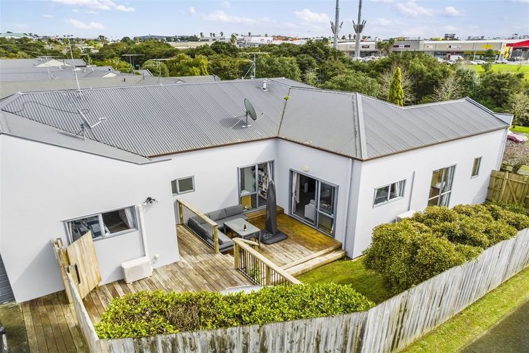 Photo of property in 1 Pyrite Street, Westgate, Auckland, 0614