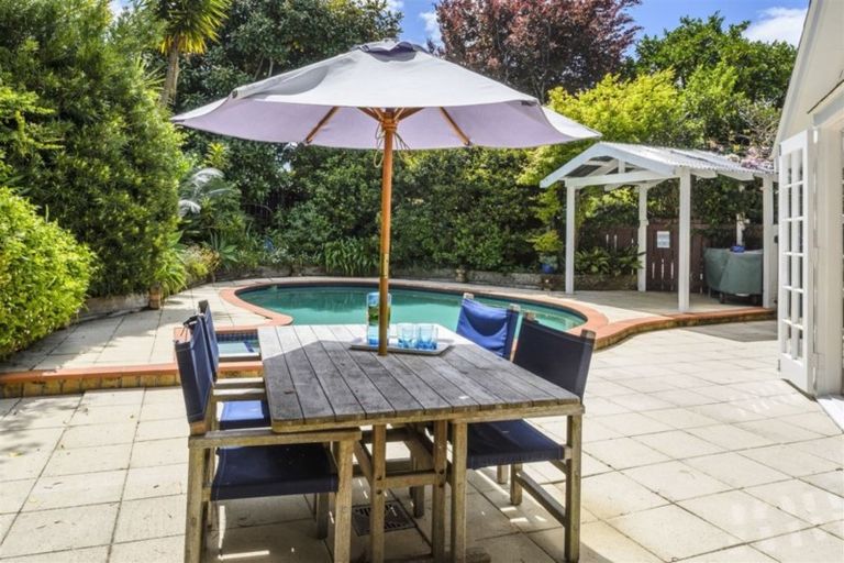 Photo of property in 7 Jessmae Place, Hillcrest, Auckland, 0627