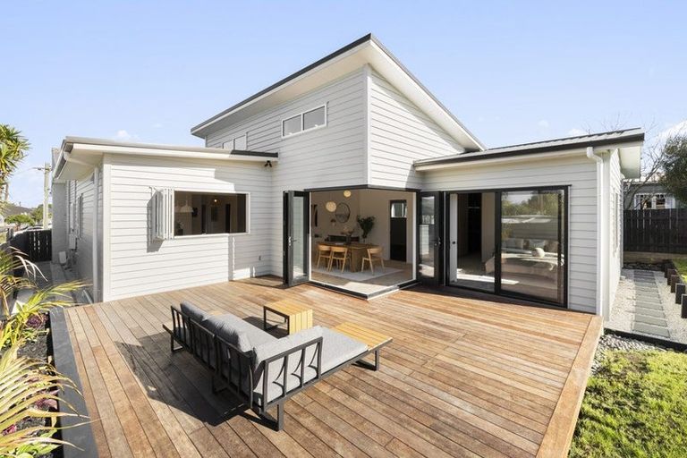 Photo of property in 8 Creamer Avenue, Belmont, Auckland, 0622