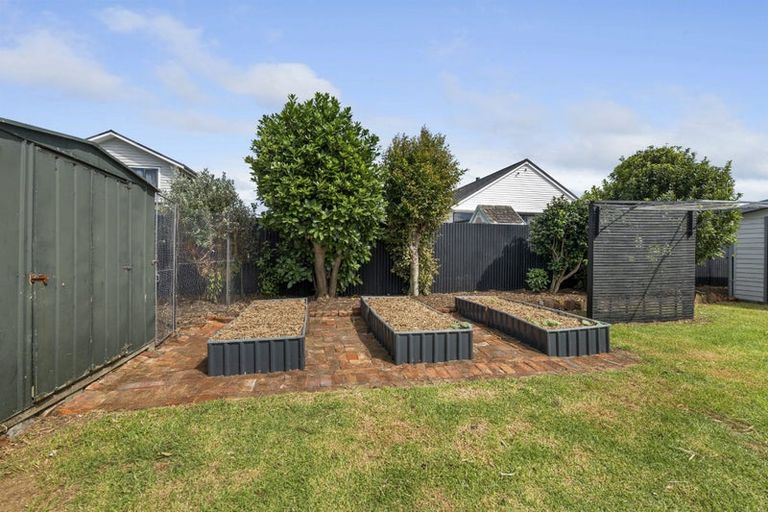 Photo of property in 4 Holford Street, Westown, New Plymouth, 4310