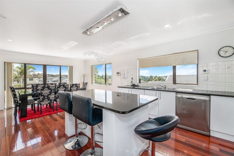 Photo of property in 76 San Valentino Drive, Henderson, Auckland, 0612