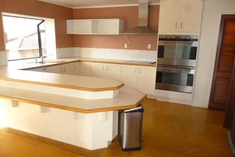 Photo of property in 10 Venus Place, Half Moon Bay, Auckland, 2012