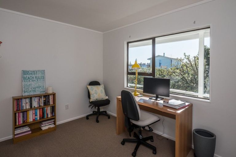 Photo of property in 27 Titoki Road, Waikanae Beach, Waikanae, 5036