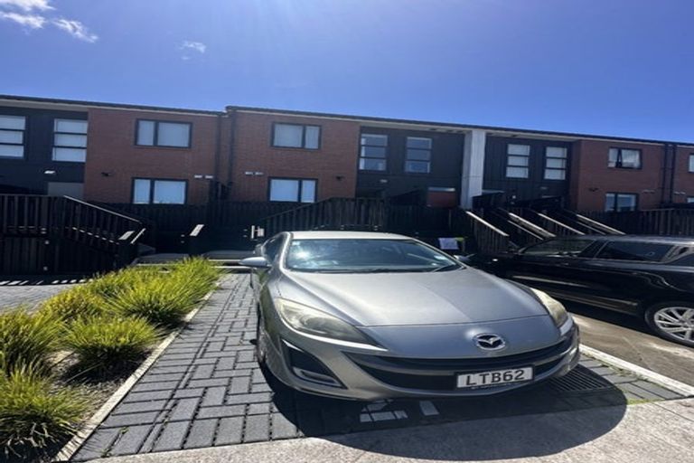 Photo of property in 27 Manarini Road, Westgate, Auckland, 0614