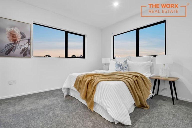 Photo of property in 106b Edgewater Drive, Pakuranga, Auckland, 2010