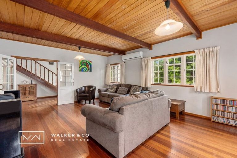 Photo of property in 4 Elmslie Road, Pinehaven, Upper Hutt, 5019